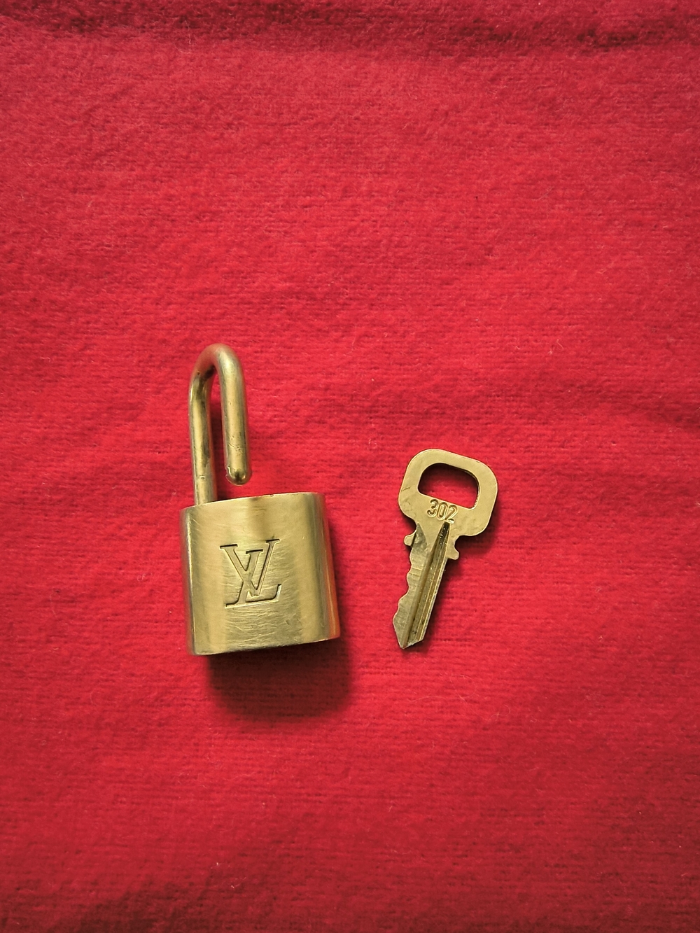 LV Lock and Key Set #302